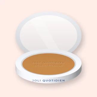 Enlumineur Matin Pressé effet seconde peau – Joli Quotidien, boîtier 7 g, teinte Ambre