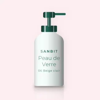 Fond de teint couvrance modulable Peau de Verre – Sanbit, flacon-pompe 35 ml, teinte 06 Beige clair